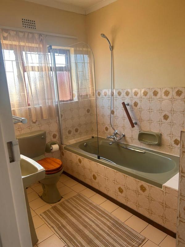 To Let 5 Bedroom Property for Rent in Onrus Western Cape